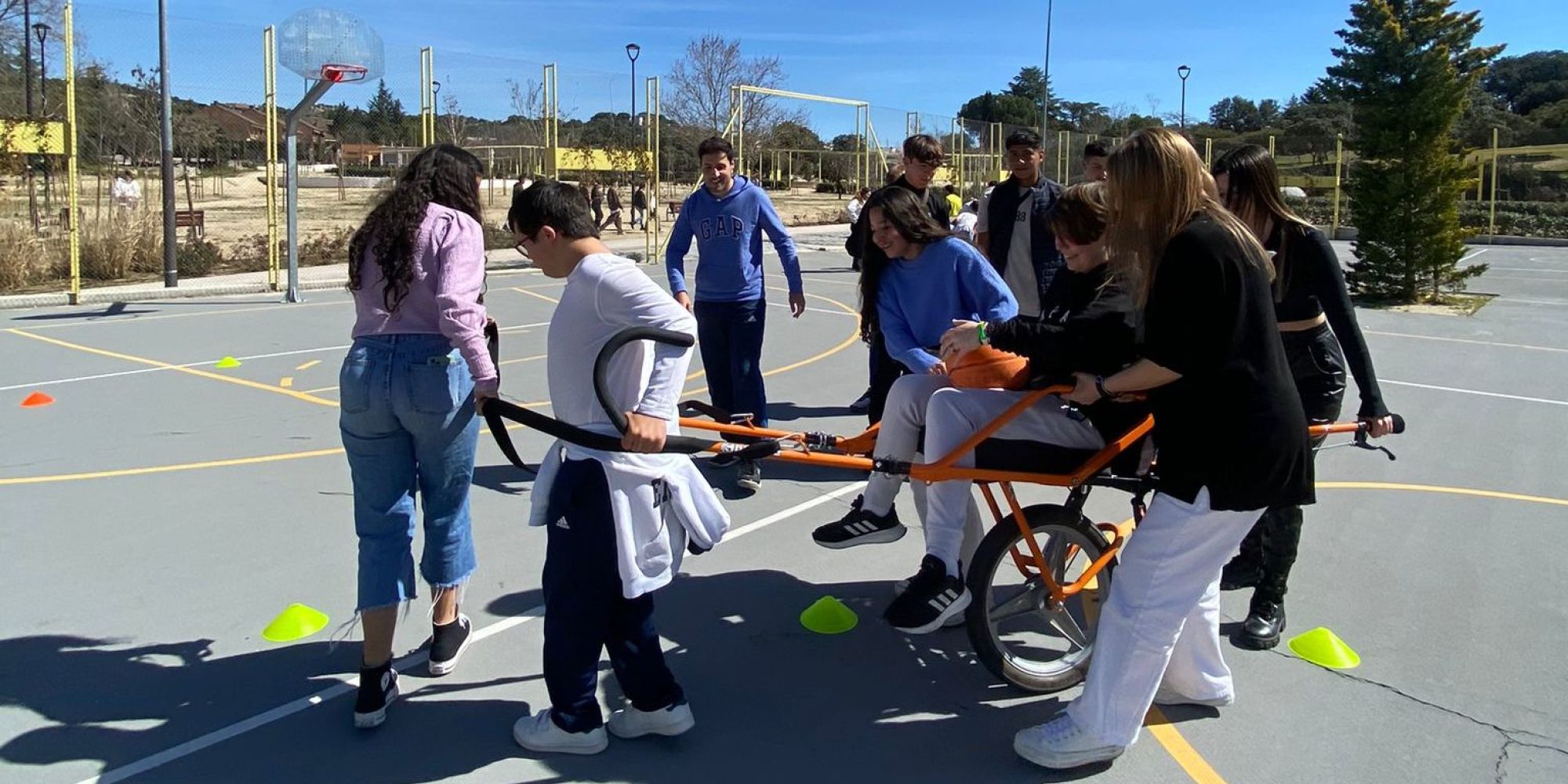 Nuestros alumnos de TAPSD y TGMN colaboran juntos para realizar actividades adaptadas para distintas necesidades