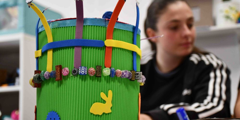 Easter Bonnets hecho por lo alumnos del ciclo de educación infantil
