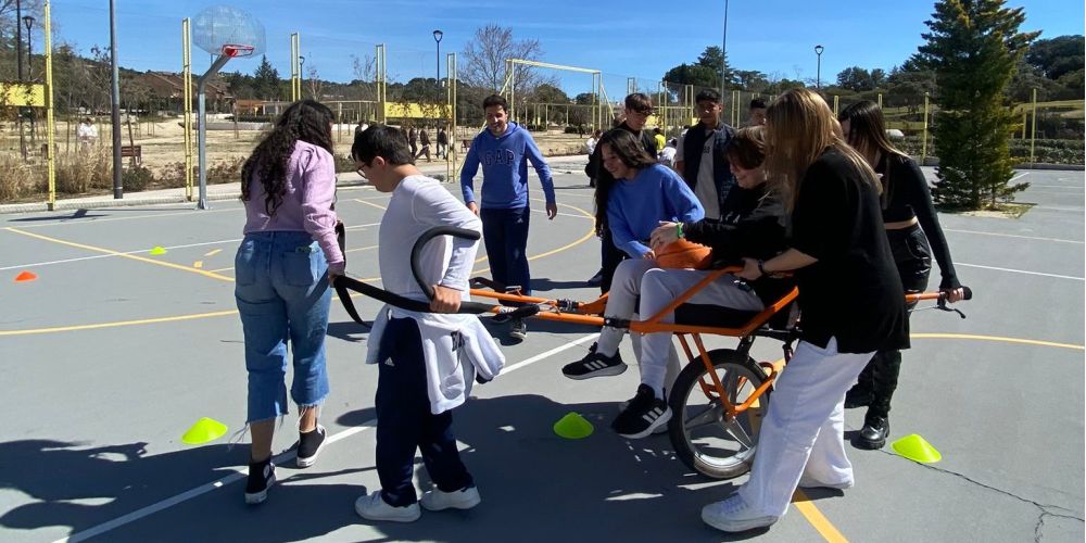 Nuestros alumnos de TAPSD y TGMN colaboran juntos para realizar actividades adaptadas para distintas necesidades